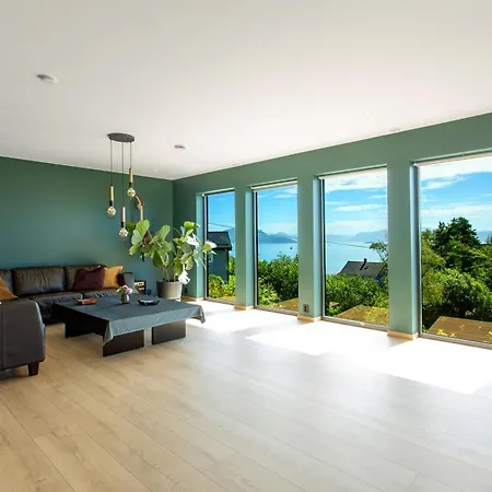 Sea View *
